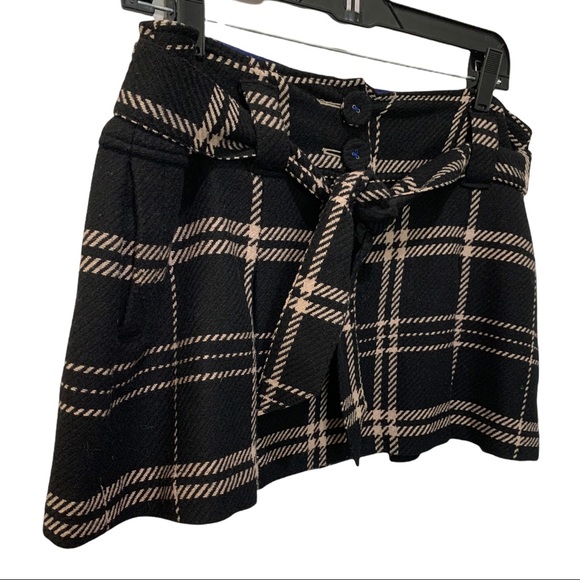 AMERICAN EAGLE BLACK AND BEIGE PLAID WOOL BLEND PLEATED MINI SKIRT SIZE 10 NWOT - Picture 2 of 9